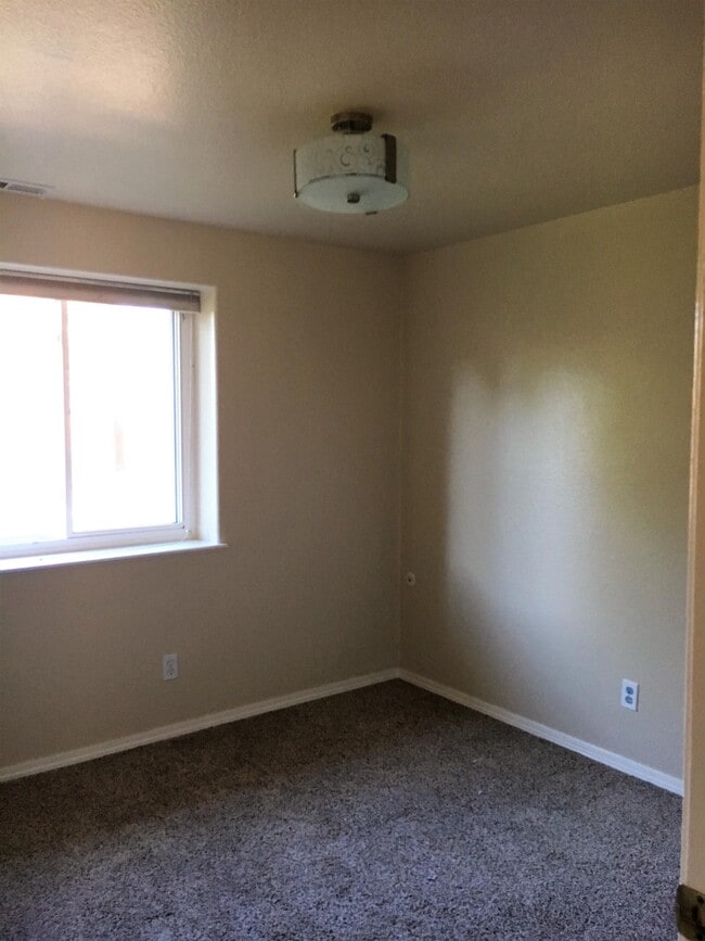 Building Photo - 2144 N Fastwater Ave