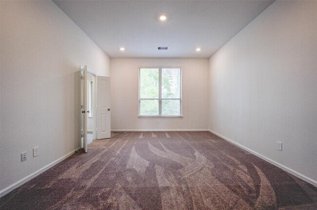 Building Photo - 609 Royal Arch Dr
