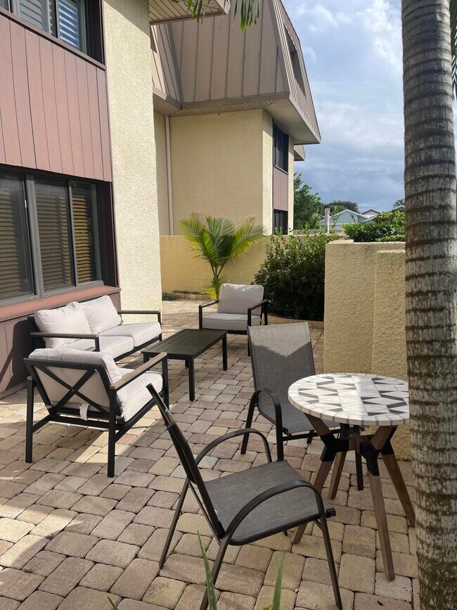 Building Photo - 1800 SE St Lucie Blvd