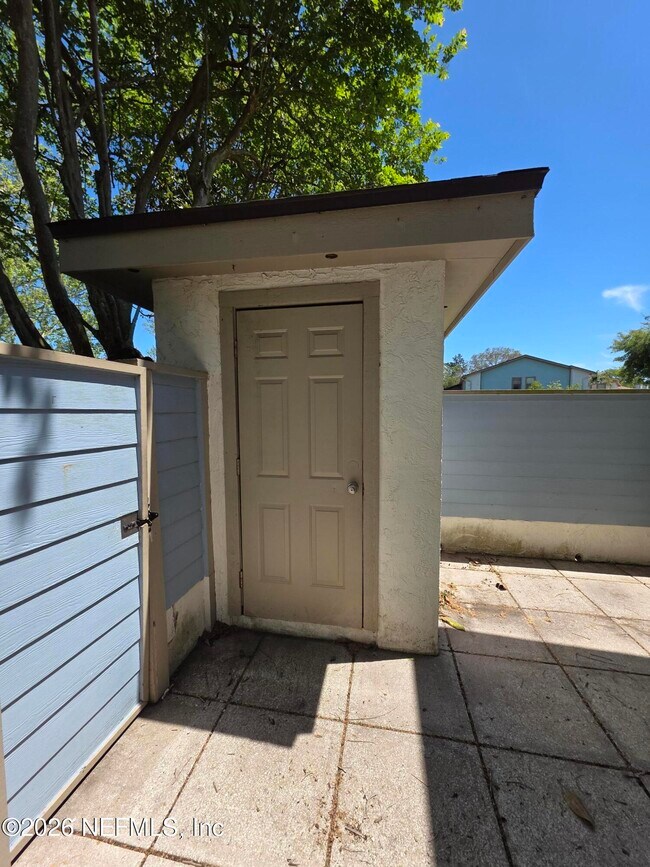 Building Photo - 1603 Challenger Ct W