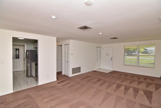 Building Photo - 919 Viscaya Blvd