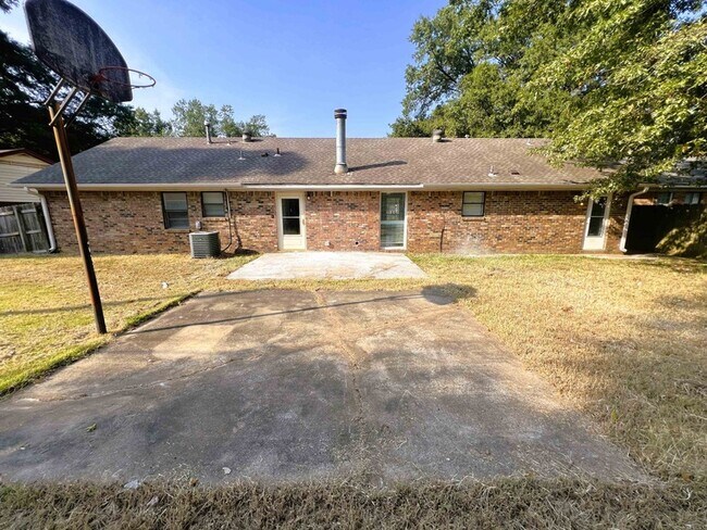 Building Photo - 6313 Cheekwood Ave