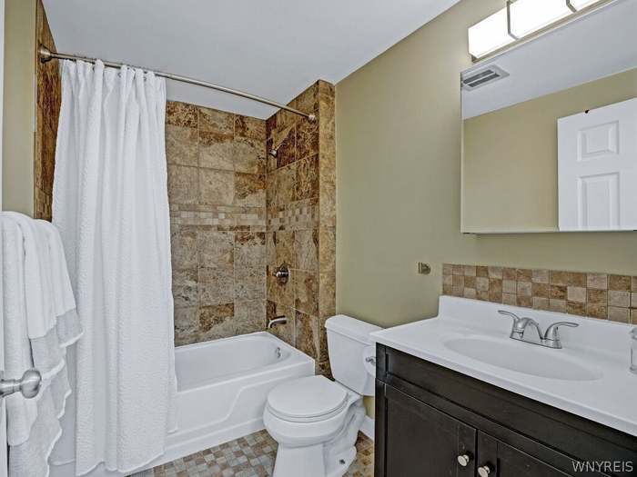 Building Photo - 205 Charter Oaks Dr