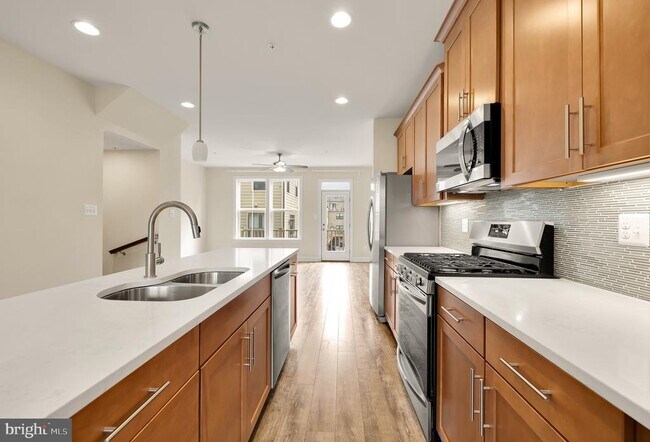 Building Photo - 4707 Van Buren St