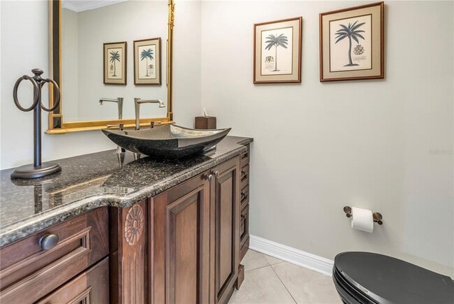 Building Photo - 1 Beach Dr SE