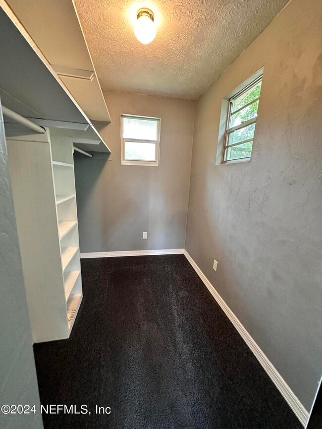 Building Photo - 555 Nightingale St