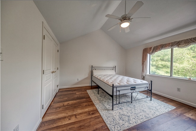 Building Photo - Fox Chapel Luxury Townhome, 4 Bedrooms, 3.5 Bathrooms, 3 Care Garage, Finished Basement.