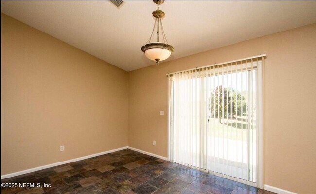Building Photo - 4545 Golf Ridge Dr