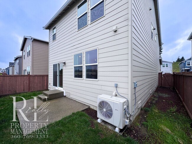 Building Photo - Light-Filled Newer Bremerton Home with Loft, Fenced Yard & 2-Car Garage