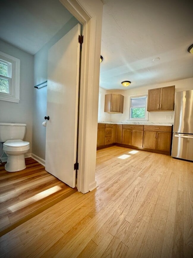 Building Photo - Updated, spacious 1 bedroom 1 bath located...