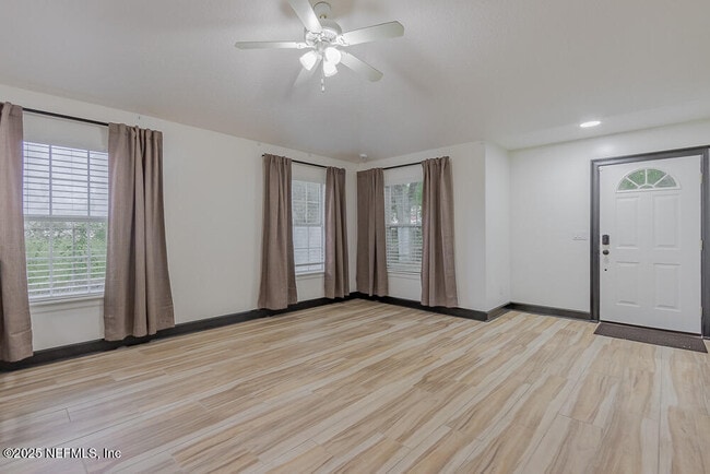 Building Photo - 2039 Navaho Ave