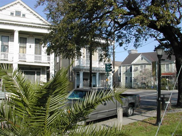 Building Photo - 1335 Coliseum St