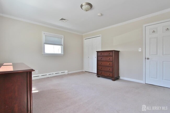 Building Photo - 611 E Crescent Pkwy