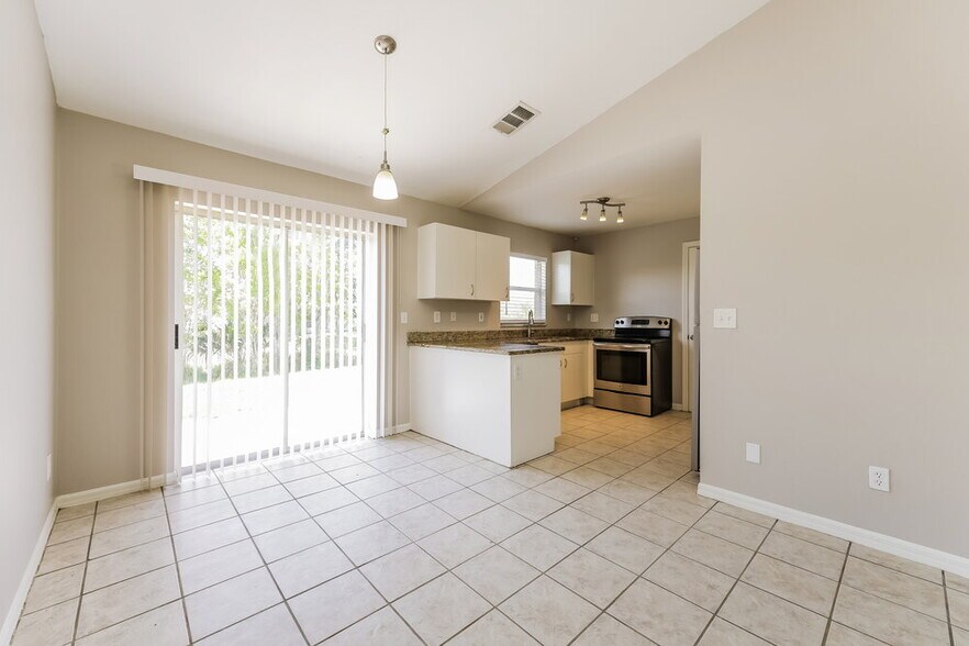 Building Photo - 577 Pierre Cir