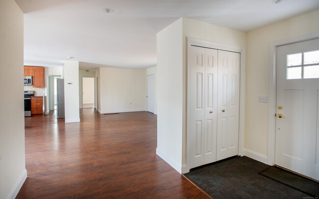 Building Photo - 180 Peaceable Ridge Rd