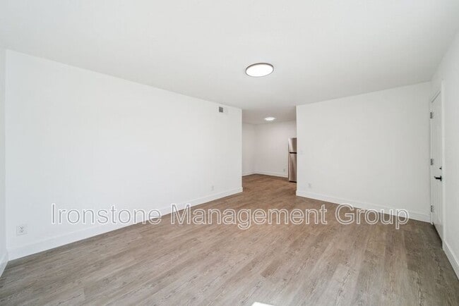 Building Photo - 3169 E 49th St