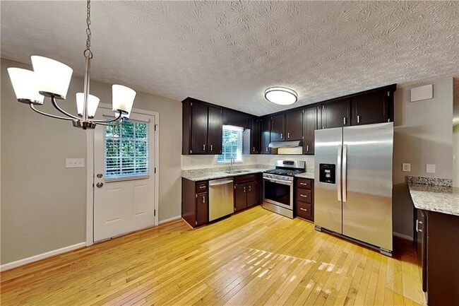 Building Photo - 5225 Shadow Wood Dr