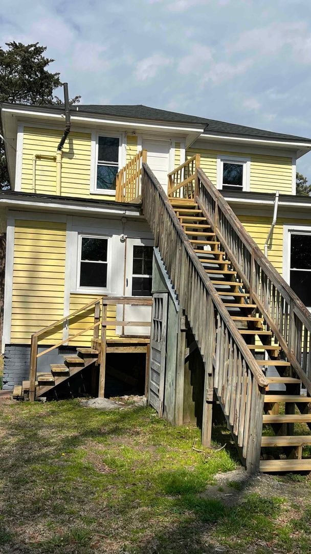 Building Photo - 209 E Capitola Ave