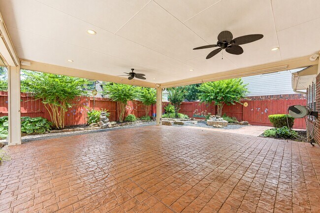 Building Photo - 15831 Laurel Cove