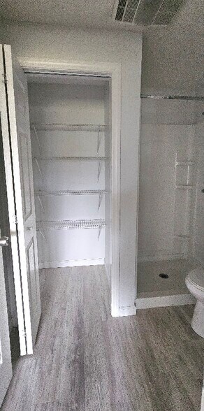 Building Photo - 125 Cosey Beach Ave