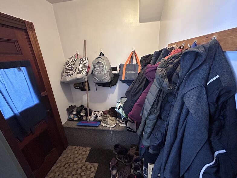 Front entry with room for coats and shoes - 23 E Kidder St