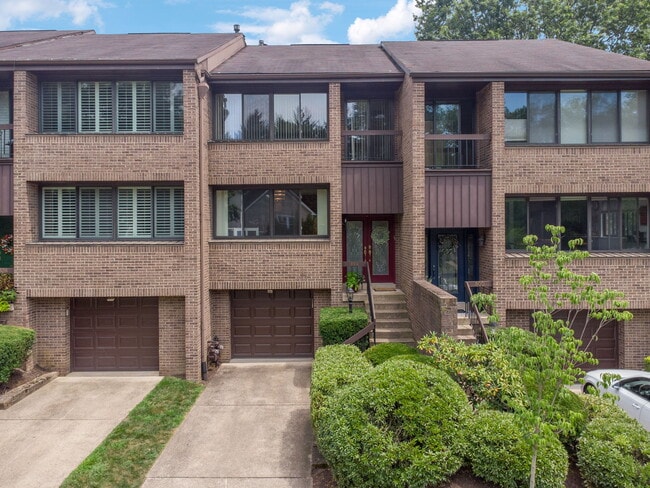 Primary Photo - 804 Fairways Dr