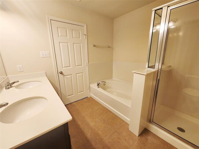 Building Photo - 20028 Ploughshores Ln