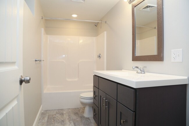 Building Photo - Newly Built 6br/3ba- Steps away from PC!