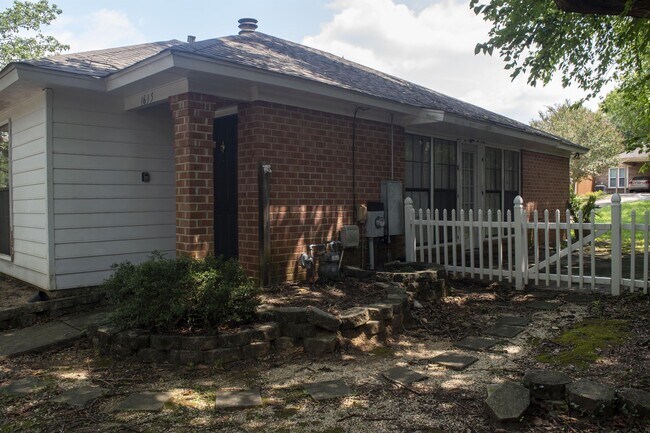 Building Photo - 1615 Woodmere Loop