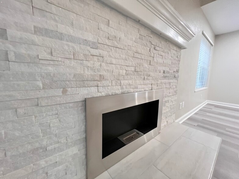 Building Photo - 2313 Placid Dr