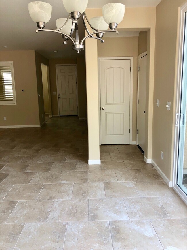 Building Photo - 2404 N Chardonnay Pl