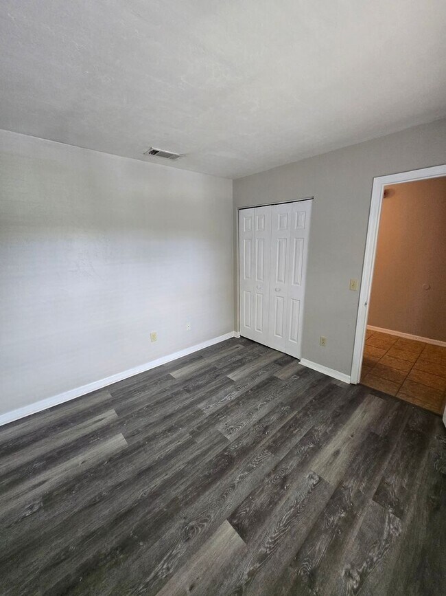 Building Photo - 2 Bedroom 2 Bath Condo