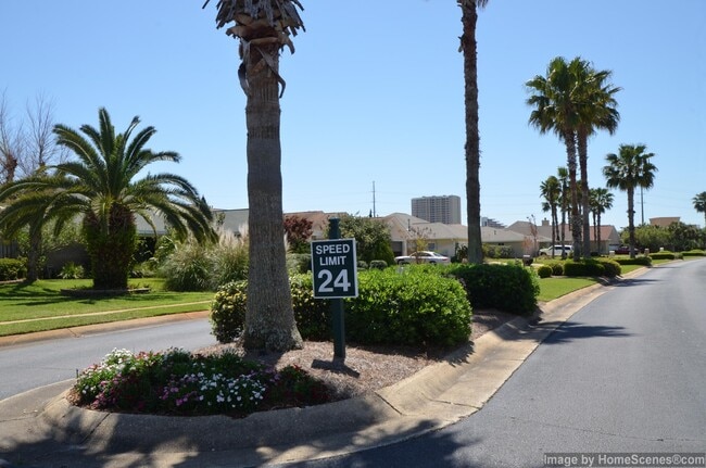 Building Photo - 437 S Shore Dr