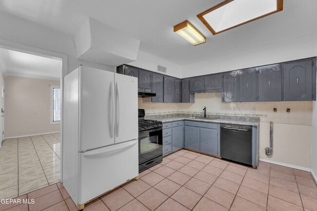 Building Photo - 252 Trinity Pl