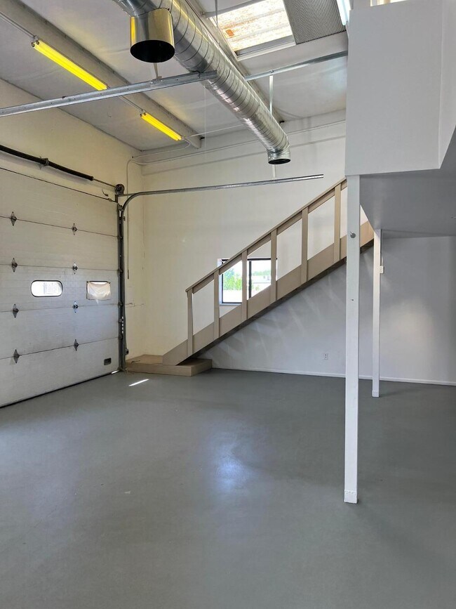 Building Photo - 2754 Agua Fria St