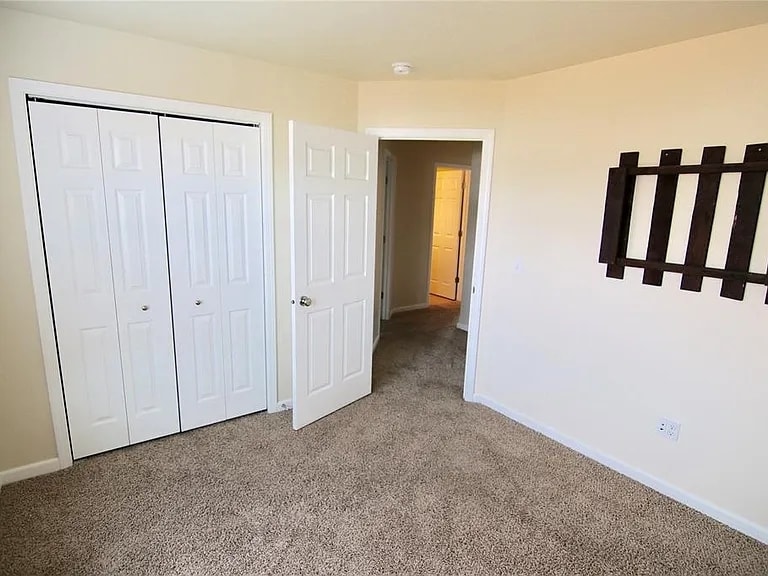 Building Photo - 906 Powers Blvd