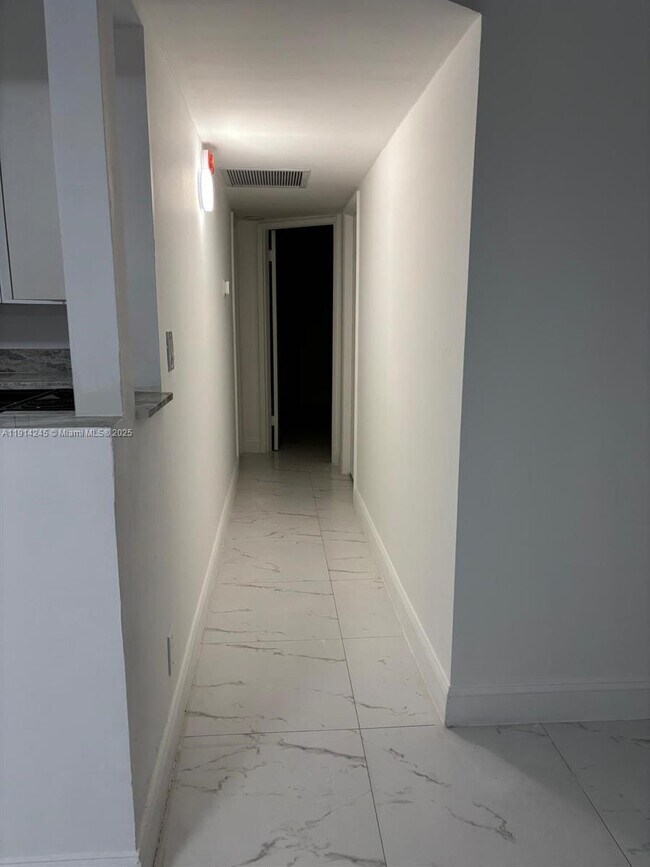 Building Photo - 18151 NE 31st Ct