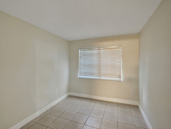 Building Photo - Renovated & Updated 2 Bed/2 Bath Condo with Patio – Prime Springcrest Location!