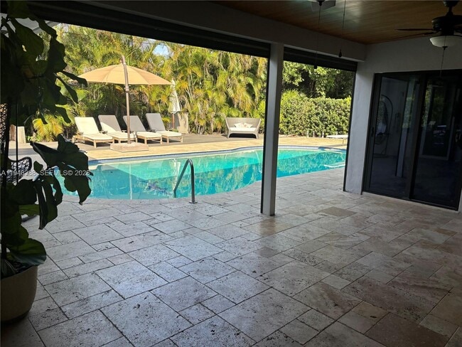 Building Photo - 7261 NW 6th Ct