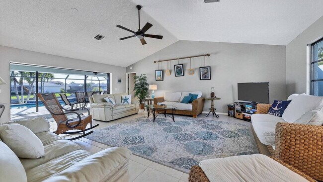 Building Photo - 830 Coronado Dr