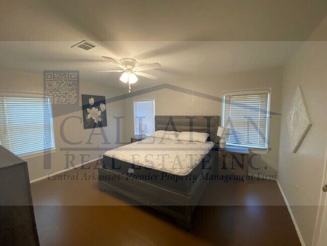 Building Photo - Furnished Long term apartment in Park Hill!!