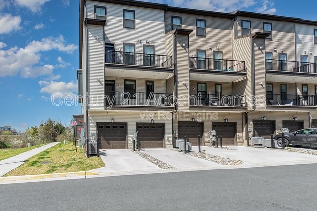 Building Photo - 43347 Goshen Run Sq