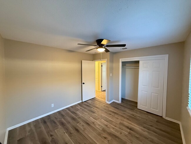 Building Photo - Newly Renovated 3bd 2ba in Prime Location