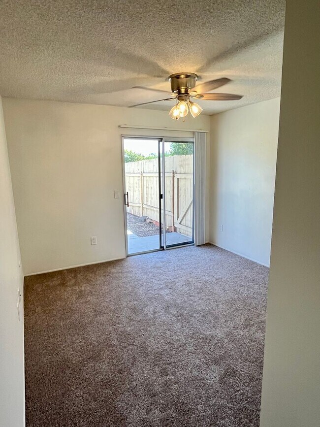 Building Photo - Remodeled 3 Bed/ 2 Bath Clairemont Mesa