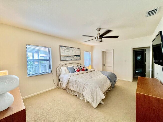 Building Photo - 3220 S Shore Dr