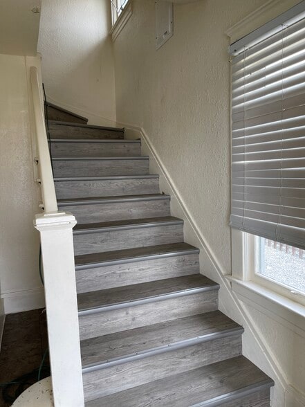 Building Photo - 412 S Mission St