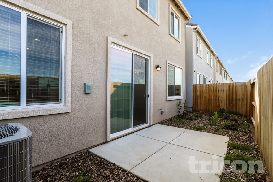 Building Photo - 2111 Comstock Ln