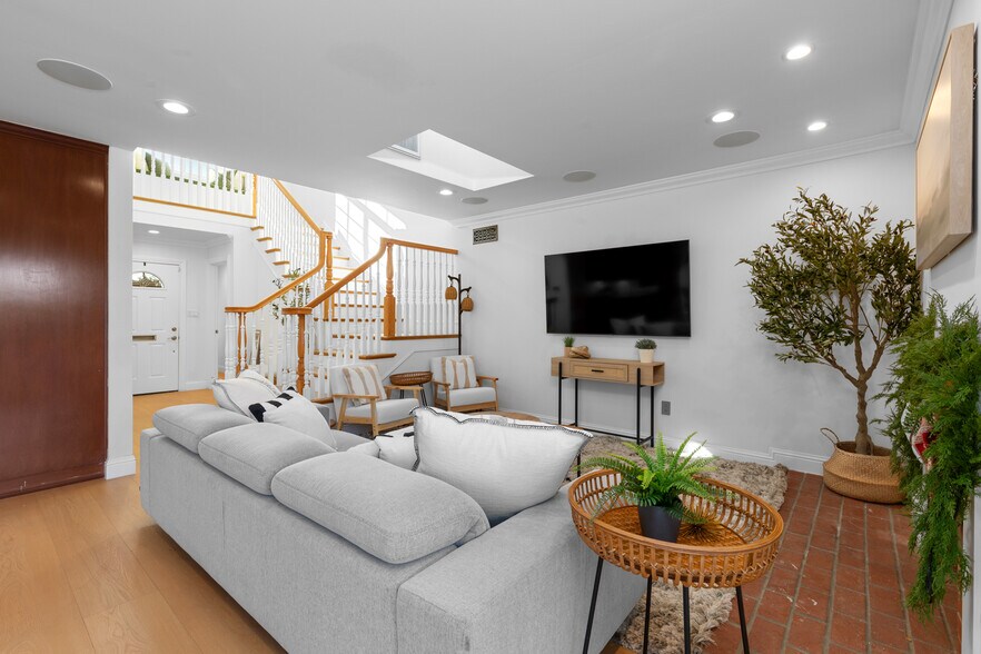 Building Photo - 17131 Autumn Cir