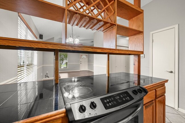Building Photo - 692 John Henry Dr