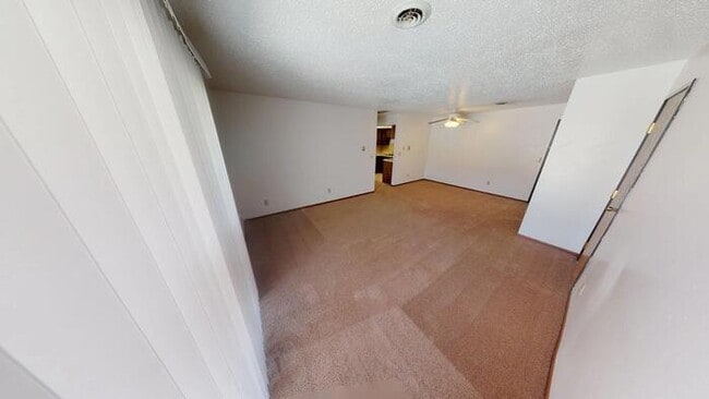 Building Photo - 1727 N Grandview Ln